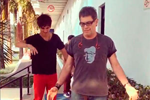 Roger prepara Christian Figueiredo para um racha de mini-segways