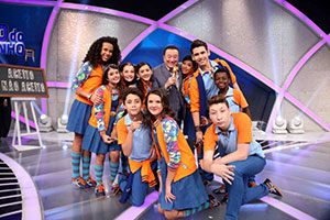Raul Gil recebe elenco de Chiquititas e Fafá de Belém