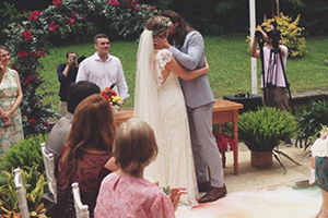 Casamento de ator de Chiquititas reúne elenco em festa