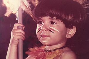 Pati Abravanel diverte fãs com foto de infância na qual parece menino