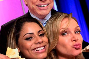 Eliana realiza sonho de Lexa de tirar uma selfie com Silvio Santos