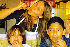 Gaby Spanic aparece sem maquiagem