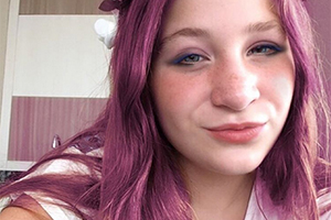 Chiquitita começa o ano novo de cabelo rosa