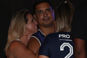 Flagra: Xanddy e Carla Perez no maior chamego em camarote
