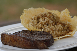 Picanha ao Ponto e risoto de queijo na cesta de parmesão da Isabela