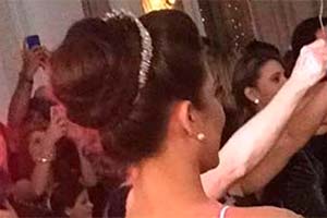 Conheça o vestido arrebatador de Livia Inhudes para a valsa de 15 anos
