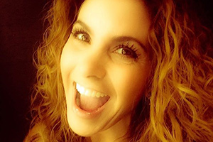 Lucero sente saudade e canta abertura de A Dona 