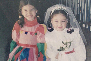 Atriz que fez a Mili aparece pequenina, em foto vestida de caipira