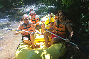 Turismo e Aventura faz rafting em rio de águas quentes em Goiás