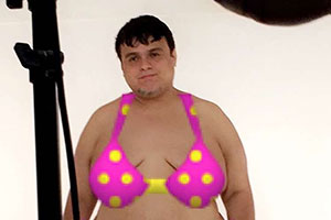 Diguinho Coruja é flagrado em momento íntimo (e bizarro) por Murilo Couto