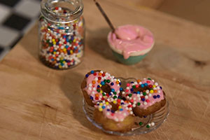 Estes mini-donuts fofos vão te fazer ir para a cozinha agora mesmo