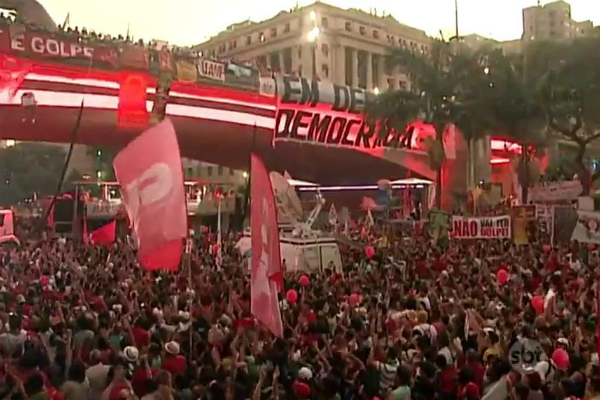 Domingo foi de votação na Câmara e manifestações pelo Brasil
