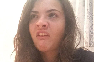 Lívia Inhudes posta fotos sem make para divertir fãs