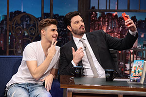 Danilo Gentili recebe Rezende Evil, o astro da internet, nesta sexta