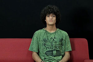 Gabriel Santana, o Mosca, faz chapinha e deixa a internet CHOCADA