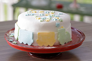Bolo Chá de Bebê: Bolo de baunilha com recheio de doce de leite do Marcos