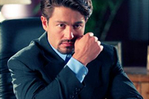 Sabe por onde anda o Fernando Colunga? Ele ganhou um prêmio e continua bonitão
