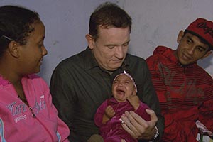 Conexão Repórter conta a história dos bebês com microcefalia no Brasil