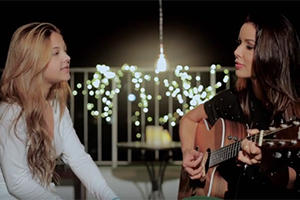 Julia Gomes faz parceria com cantora e arrasa em versão de "Stay With Me"
