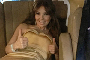 Flagra: Thalia se veste para prêmio dentro do próprio carro
