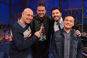 Danilo recebe o grupo de humor Café com Bobagem nesta quarta