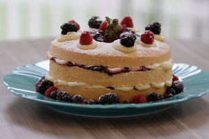 Bolo Surpresa: Naked Cake de Frutas Vermelhas da Vivian