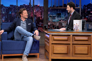 Jamie Oliver prova pitaya, jenipapo e frutas exóticas com Danilo nesta quarta