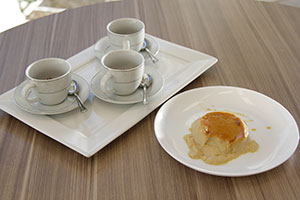 Clássico Brasileiro: Pudim de Café e Brigadeiros de Cardamomo da Gabriela