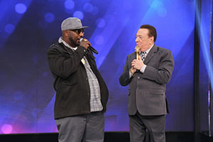 MC Catra e MC Sapão participam do Programa Raul Gil desta sábado