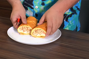 Matheus Ceará e Dani Iafelix ensinam a fazer "pão nuvem"