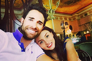 Angelique Boyer e Sebastian Rulli comemoram aniversário de namoro