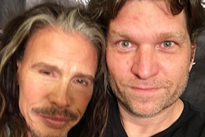Carlos Bertolazzi assiste show do Aerosmith e tira selfie com vocalista