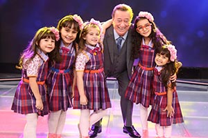Elenco de Carinha de Anjo invade o Programa Raul Gil deste sábado