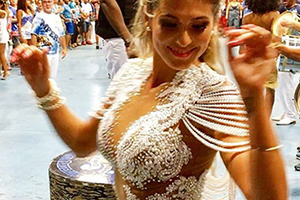Loiríssima, Lívia Andrade já está no ritmo do Carnaval 