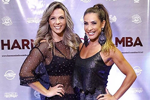 Carla Perez e Sheila Carvalho dançam juntas em show do Harmonia do Samba