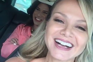 Eliana grava vídeo com Narcisa e anuncia que está de volta
