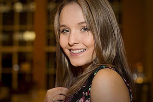Lari Manoela muda o cabelo de novo! Confira os looks babados da atriz