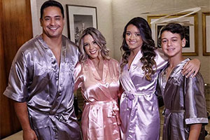 Carla Perez mostra foto linda do primeiro carnaval da filha