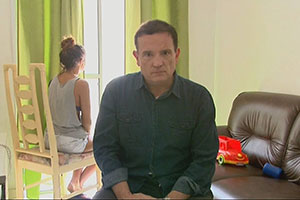 Roberto Cabrini entrevista jovem vítima de estupro coletivo no Rio