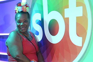 Atriz Neusa Borges visita o camarote SBT Folia