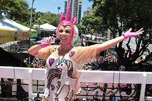 Carla Perez invade circuito com o bloco Algodão Doce 