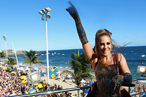 Ivete Sangalo agita Salvador e aproveita a companhia do marido em cima do trio