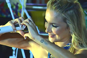 Claudia Leitte fala sobre experiência de comandar trio sem cordas