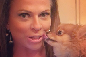 No ritmo do carnaval, Christina Rocha posta foto de seus cachorrinhos fantasiados