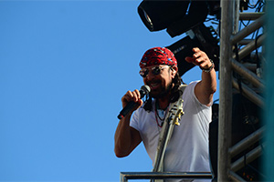 Bell Marques abre com tudo o domingo de Carnaval!