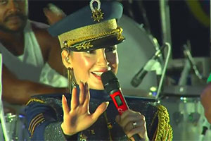 "Esse ano eu me dei o direito de me divertir" conta Claudia Leitte emocionada durante Carnaval