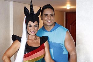 Após puxar trio, Carla Perez faz agradecimento especial ao marido