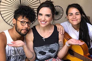 Ju Franceschi e Verso de Nós cantam a música Loka, de Simone e Simaria