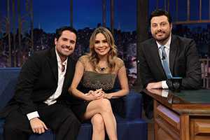 Danilo Gentili recebe Rachel Sheherazade e seu noivo Matheus Faria