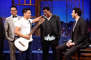 Garoto fã de Raça Negra reencontra o grupo pela 1ª vez na TV no The Noite